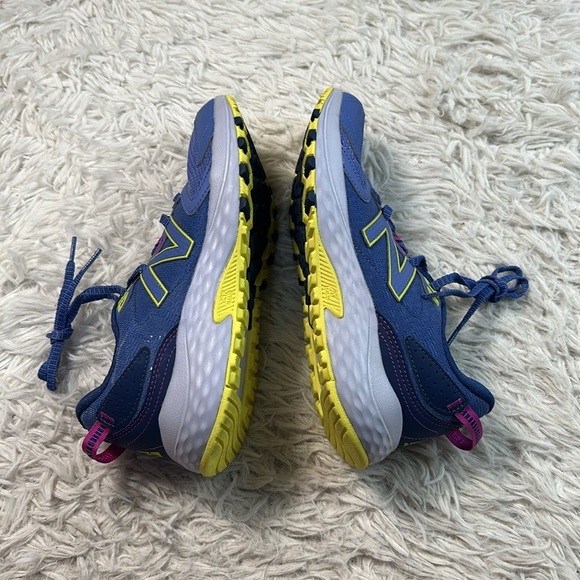 New Balance Women's 410 V7 Trail Running Shoe - Picture 3 of 7